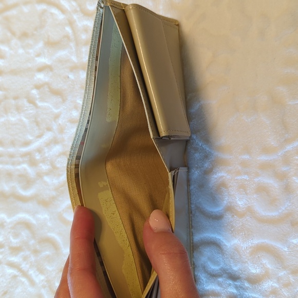BURBERRYS Cream Leather Authentic Vintage Bifold Wallet - RARE Color! - Picture 5 of 14